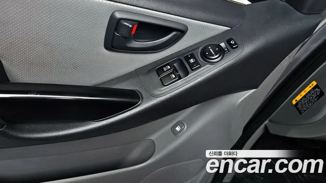 Hyundai Starex 2017 — фото 16