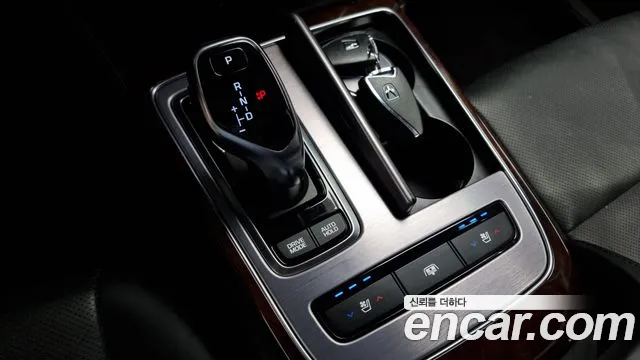Hyundai Equus 2014 — фото 9