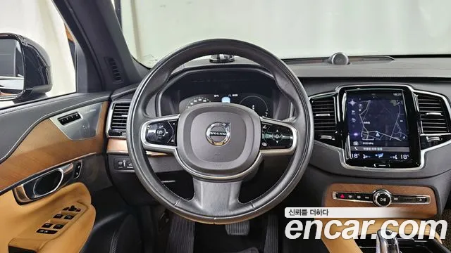 Volvo XC90 2017 — фото 13