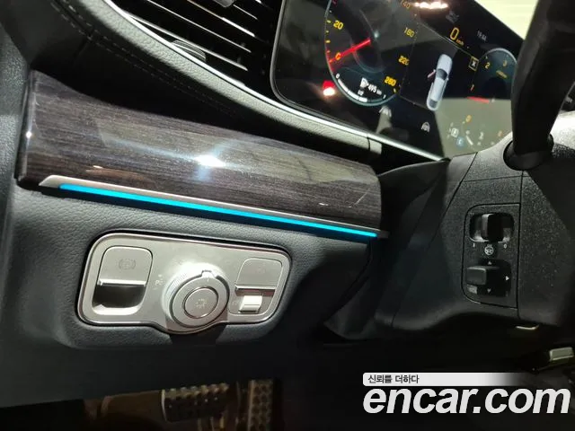 Mercedes-Benz GLE-Class 2023 — фото 13