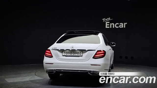 Mercedes-Benz E-Class 2017 — фото 4