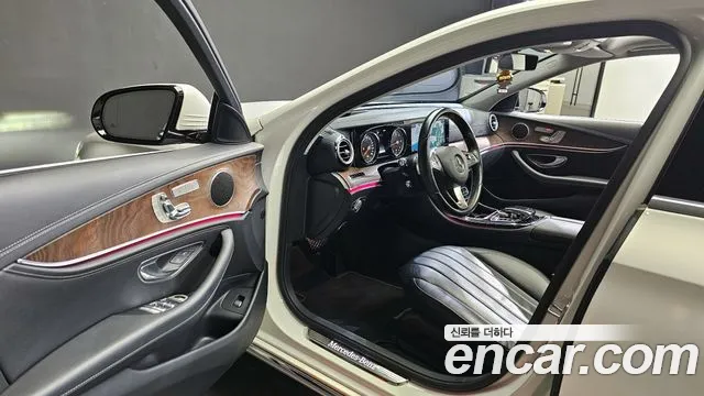 Mercedes-Benz E-Class 2017 — фото 10
