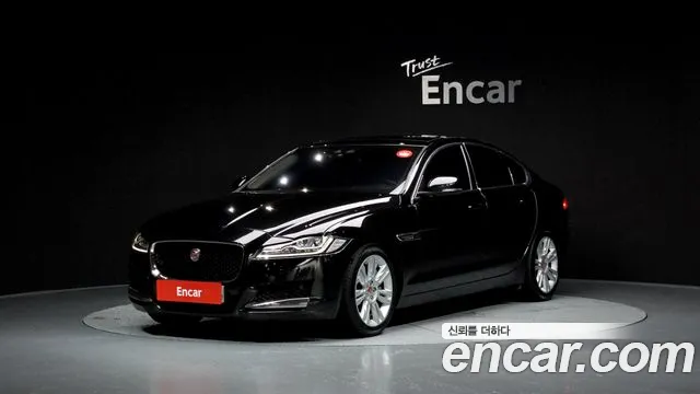 Jaguar XF 2017 — фото 1
