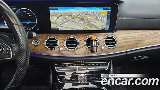Mercedes-Benz E-Class 2018 — фото 14