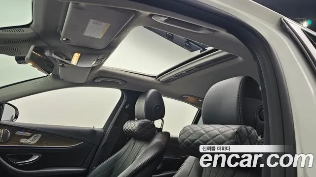 Mercedes-Benz E-Class 2018 — фото 20