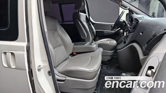 Hyundai Starex 2016 — фото 10