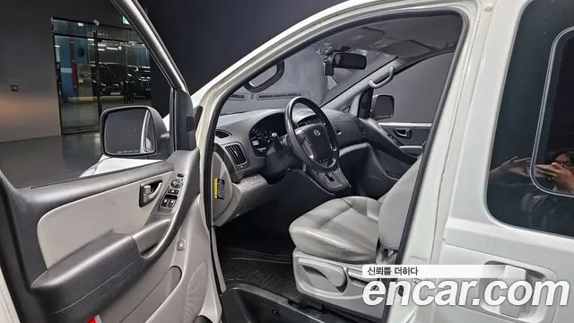 Hyundai Starex 2016 — фото 11