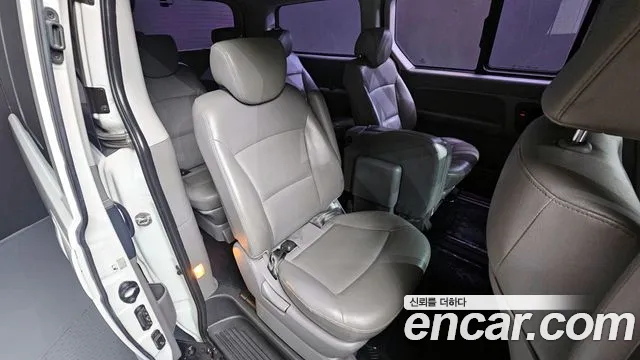 Hyundai Starex 2016 — фото 12
