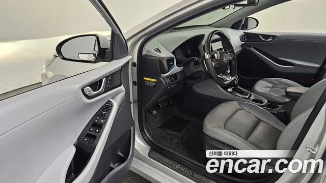 Hyundai Ioniq 2019 — фото 11