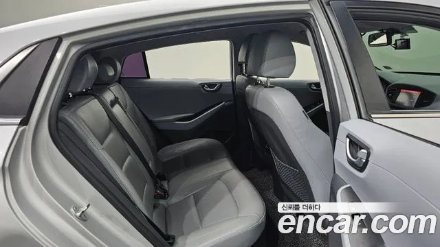 Hyundai Ioniq 2019 — фото 12