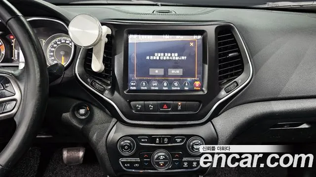Jeep Cherokee 2019 — фото 14