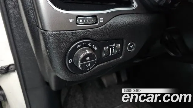 Jeep Cherokee 2019 — фото 18