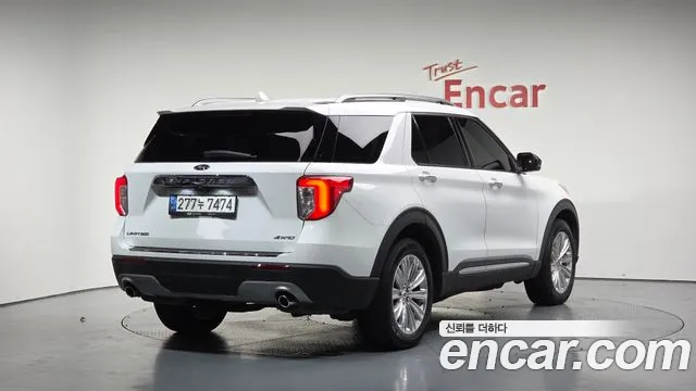 Ford Explorer 2021 — фото 1
