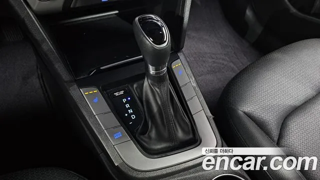 Hyundai AVANTE 2018 — фото 9
