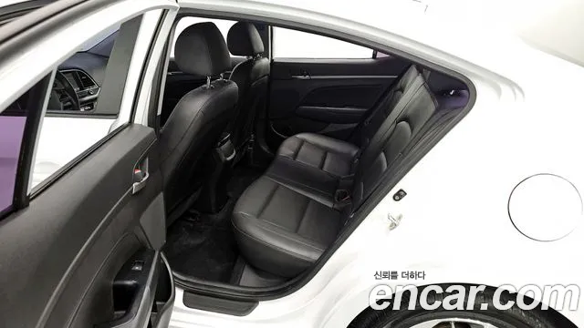Hyundai AVANTE 2018 — фото 11