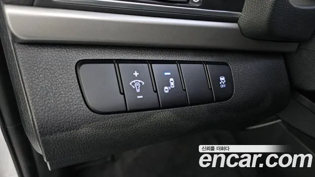 Hyundai AVANTE 2018 — фото 15