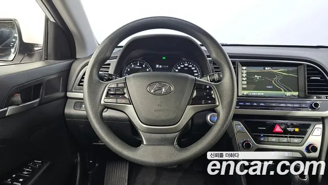 Hyundai AVANTE 2018 — фото 16