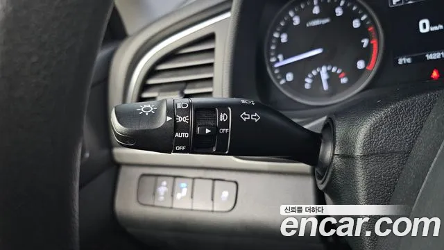 Hyundai AVANTE 2018 — фото 17