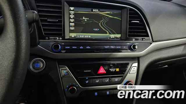 Hyundai AVANTE 2018 — фото 18