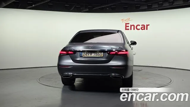 Mercedes-Benz E-Class 2023 — фото 4