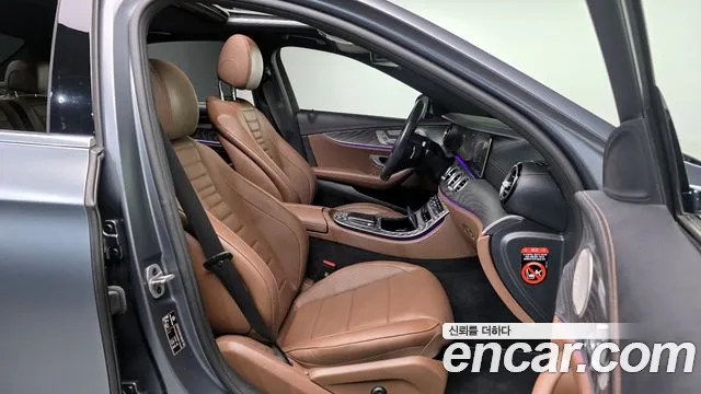 Mercedes-Benz E-Class 2023 — фото 10