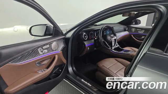 Mercedes-Benz E-Class 2023 — фото 11