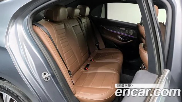 Mercedes-Benz E-Class 2023 — фото 12