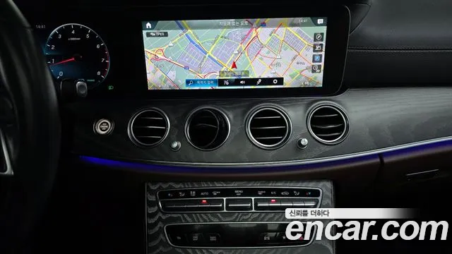 Mercedes-Benz E-Class 2023 — фото 14