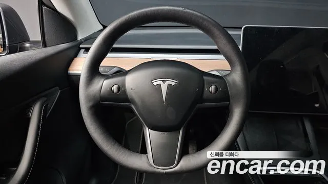 Tesla Model Y 2022 — фото 13