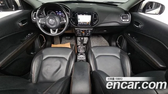 Jeep Compass 2018 — фото 7
