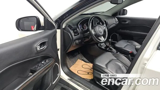 Jeep Compass 2018 — фото 10