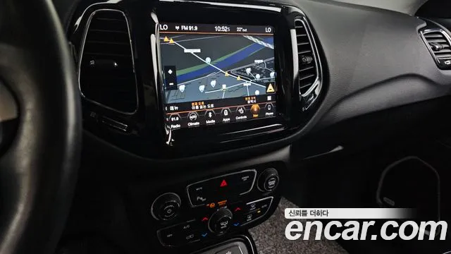 Jeep Compass 2018 — фото 16