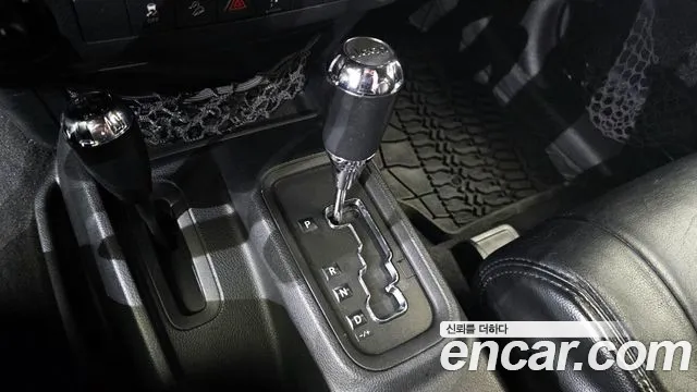 Jeep Wrangler 2012 — фото 9