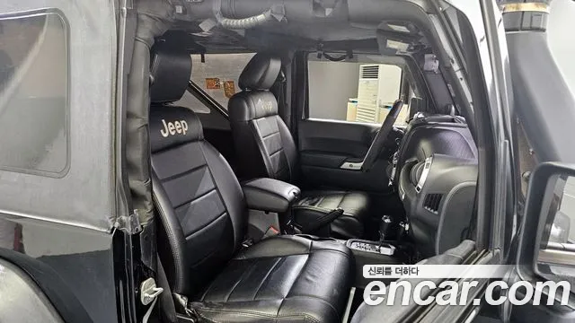 Jeep Wrangler 2012 — фото 12
