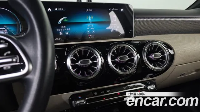 Mercedes-Benz A-Class 2020 — фото 13
