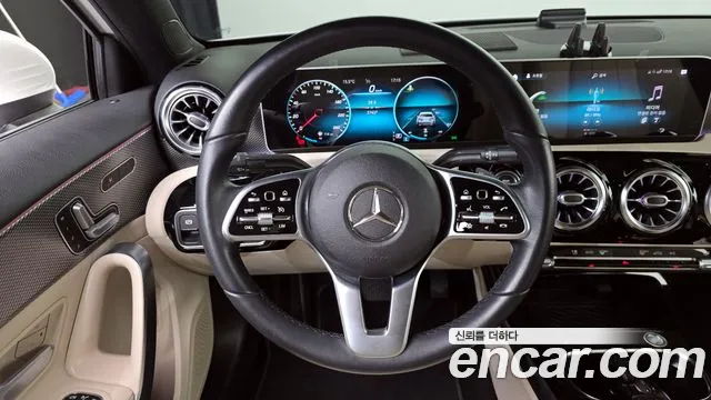 Mercedes-Benz A-Class 2020 — фото 16
