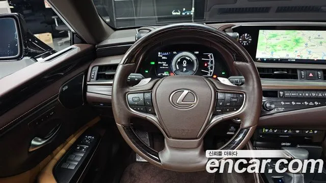 Lexus ES 2019 — фото 13