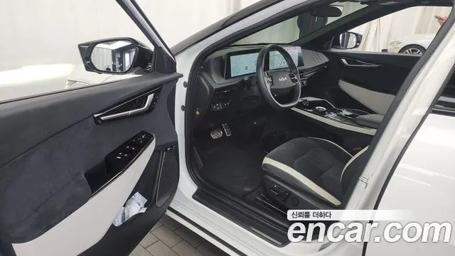 Kia EV6 2022 — фото 10