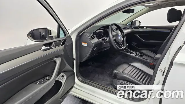 Volkswagen Passat 2018 — фото 11