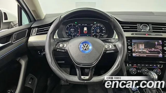 Volkswagen Passat 2018 — фото 13