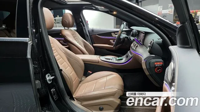 Mercedes-Benz E-Class 2023 — фото 10