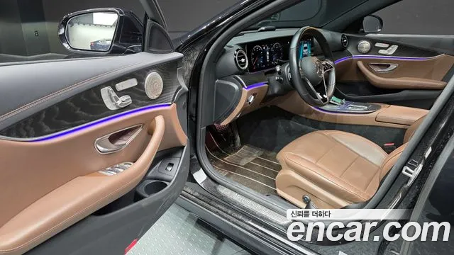 Mercedes-Benz E-Class 2023 — фото 11