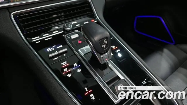 Porsche Panamera 2021 — фото 9