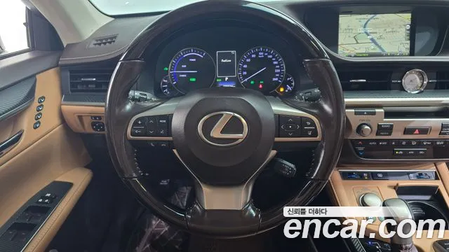 Lexus ES 2017 — фото 13