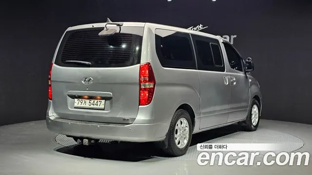 Hyundai Starex 2011 — фото 2