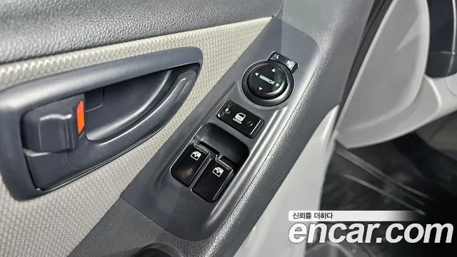 Hyundai Starex 2011 — фото 12