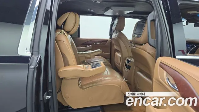 Cadillac Escalade 2017 — фото 12