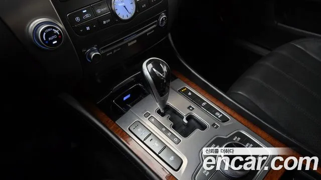 Hyundai Equus 2012 — фото 9