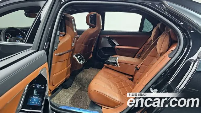 BMW 7-Series 2025 — фото 12