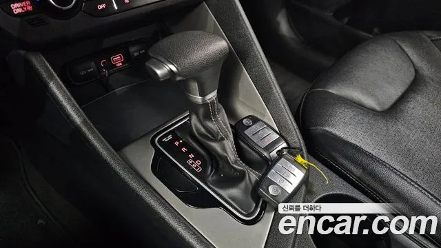 Kia Niro 2017 — фото 9